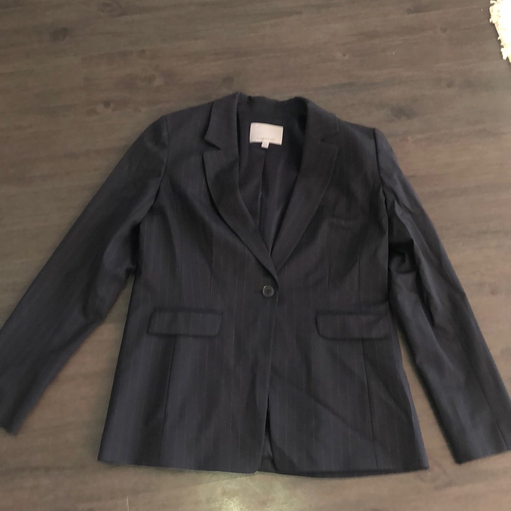 SUPER CUTE OVERSIZED NAVY BLAZER!